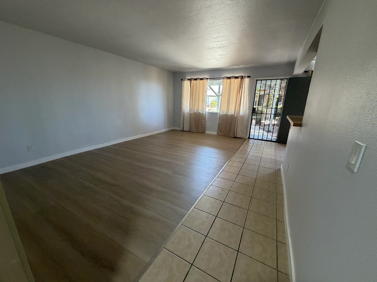 2 bed, 1000 sqft, $2,775 — Photo 4