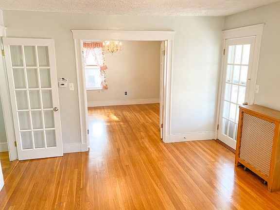 2nd image of 40-42 Gordon St #1