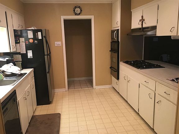 3rd image of 2204 Acadian Dr #0