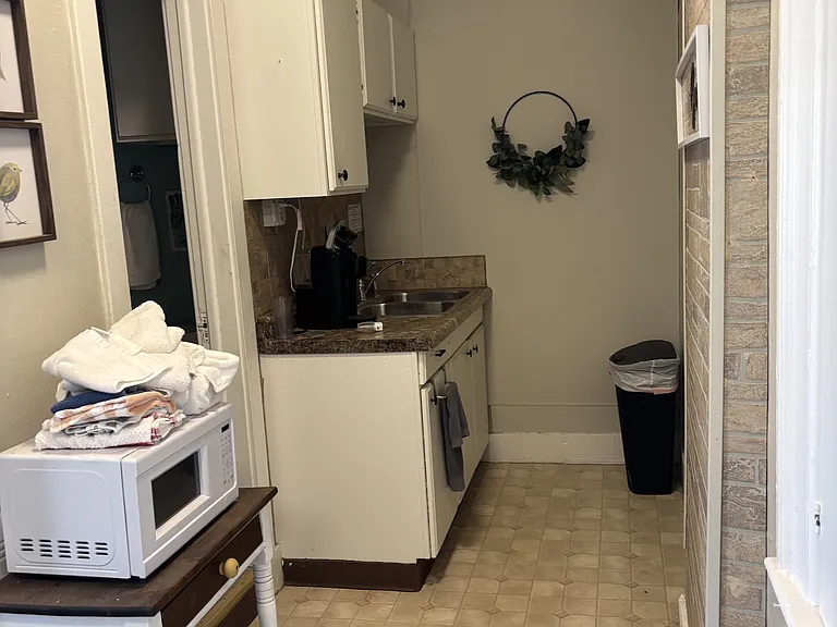 203 W College Ave #1 — Photo 7