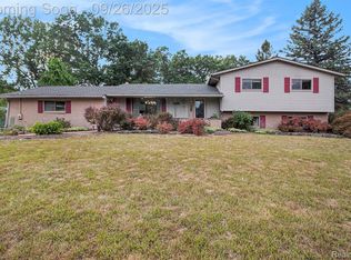 8162 Rene Dr, White Lake, MI