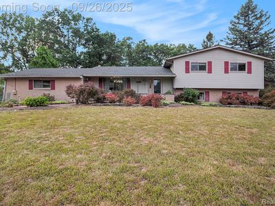 8162 Rene Dr, White Lake, MI, 48386