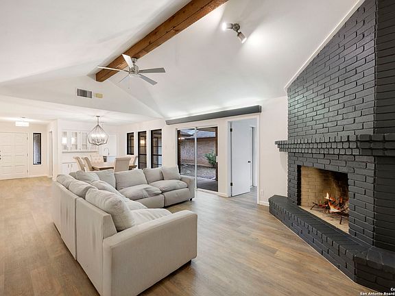 4th image of 3208 CASTLEDALE DR