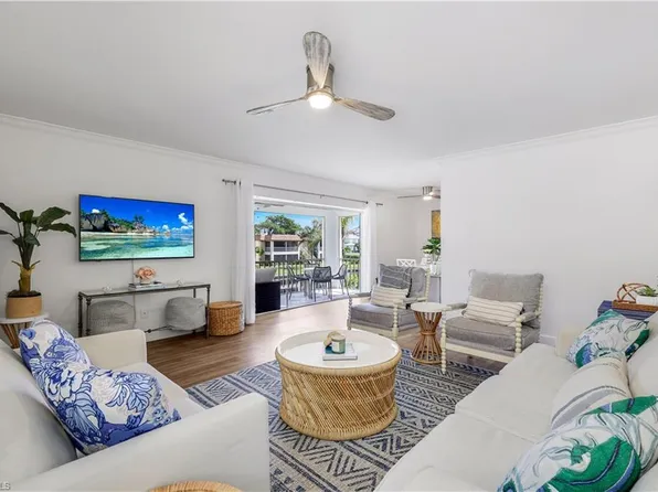 1155 Sandpiper St APT D8, Naples, FL 34102