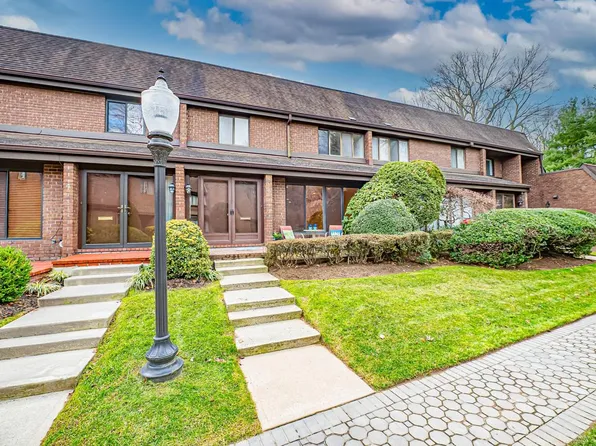 6 Fox Ridge, Roslyn, NY 11576