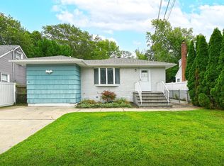 38 Juanita Ave, Huntington, NY 11743