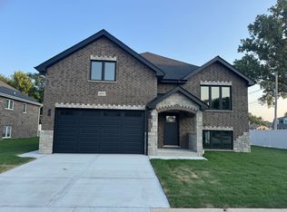 4951 W 86th St #1, Burbank, IL 60459