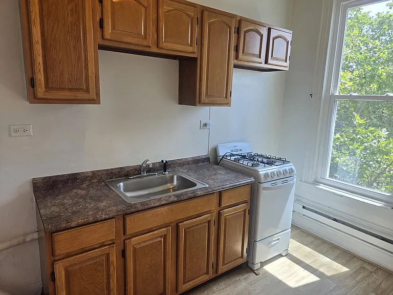 1011 Penn St #ST3 — Photo 4