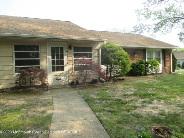 707B Plymouth Drive, Lakewood, NJ 08701