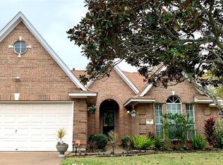 38 Alexander Ct, Angleton, TX 77515