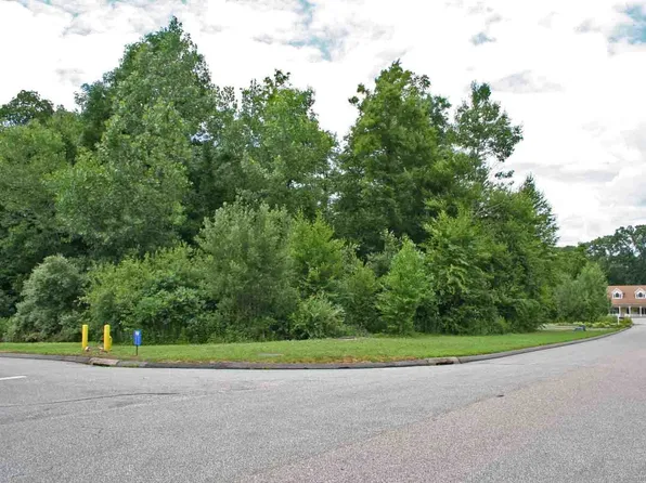 25 Whispering Woods Road, East Hampton, CT 06424