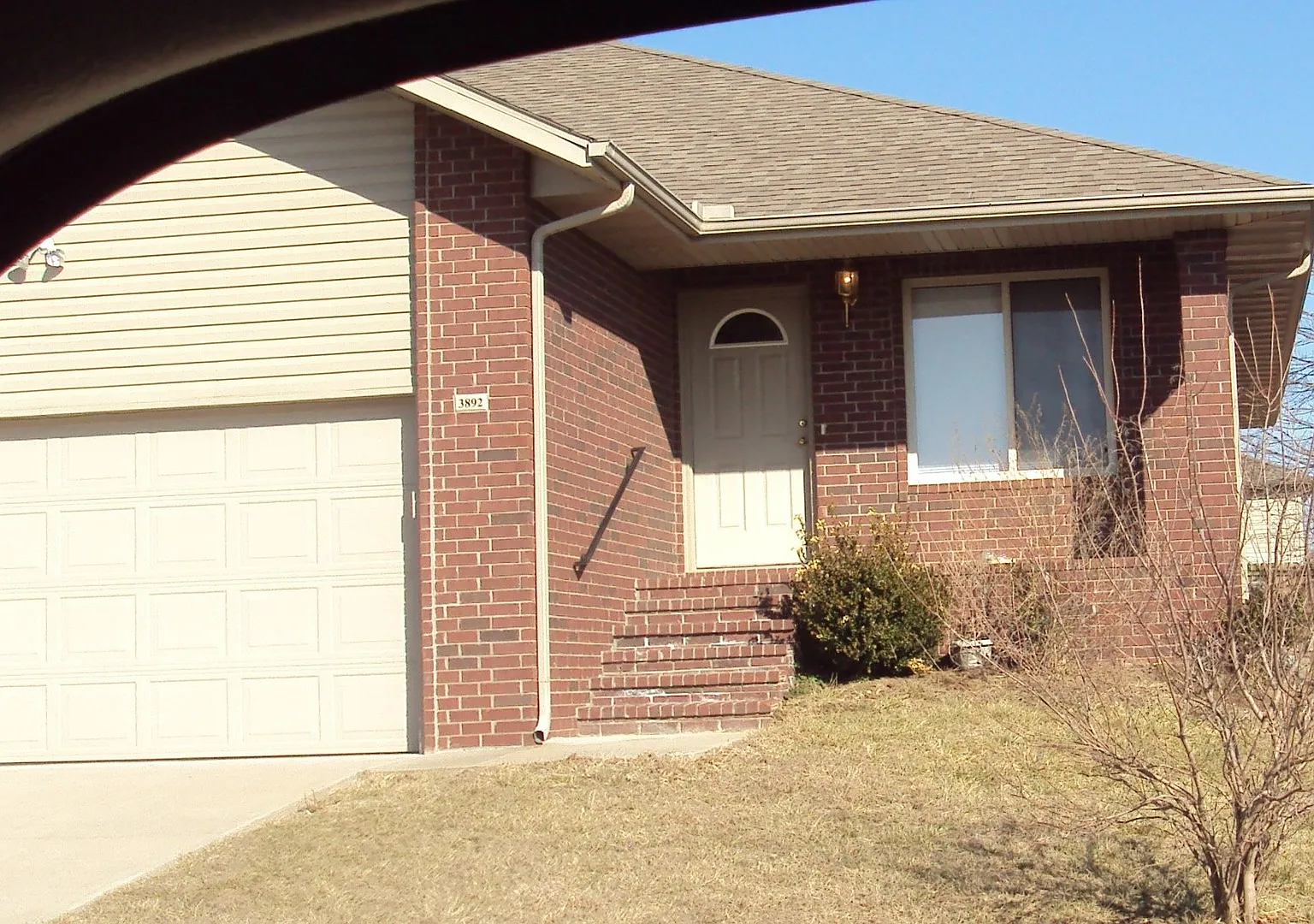 Duplex - 2 bed, 2 bath, 2 car garage in SW Springfield — Photo 1