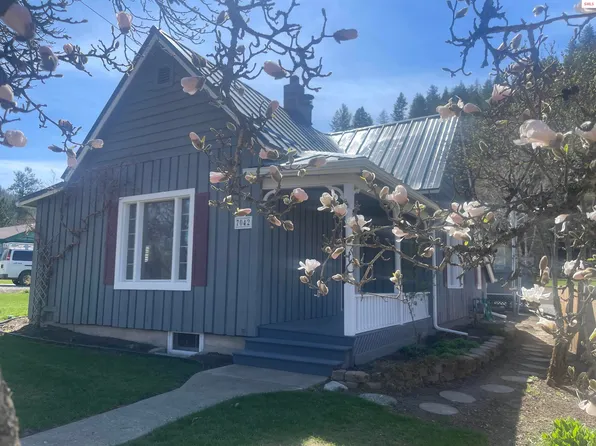 7042 Oak St, Bonners Ferry, ID 83805