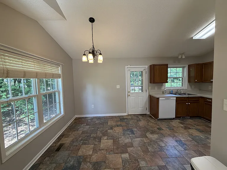 375 Brookfield Dr — Photo 4