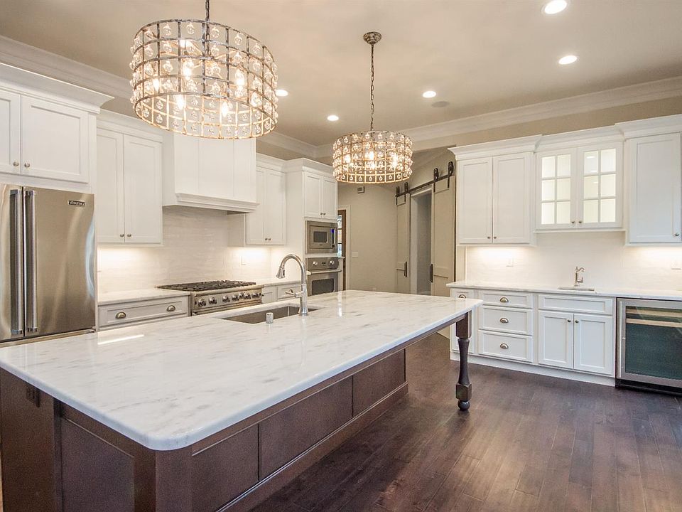 1st image of 131 Old Park Ave