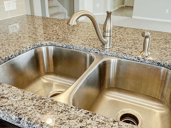 Stainless steel undermount sink
