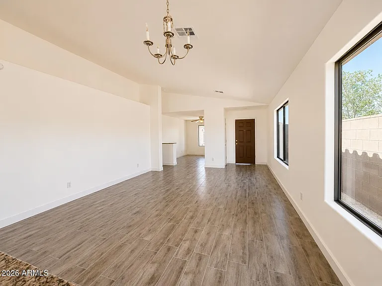 5256 W Pleasant Ln — Photo 4