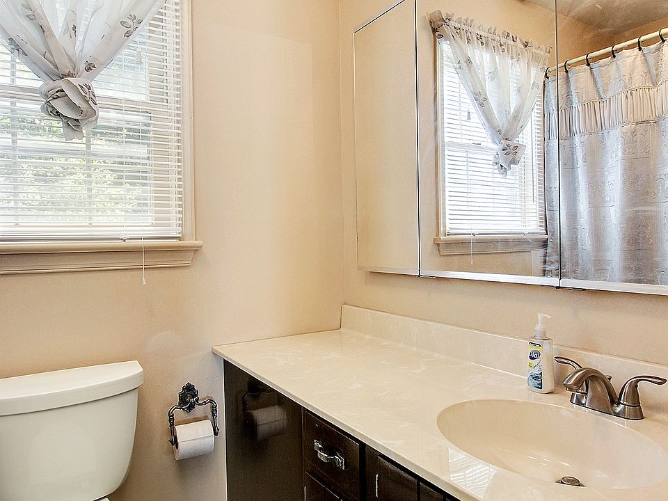 2nd image of 88 Goldfinch Dr