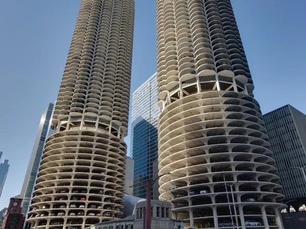 300 N State St APT 2424, Chicago, IL 60654