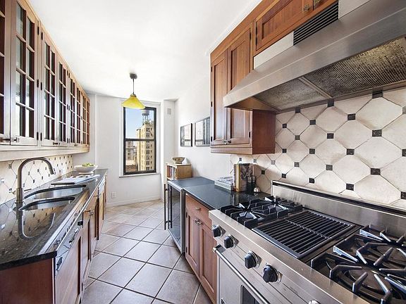 3rd image of 2280 Broadway #11F