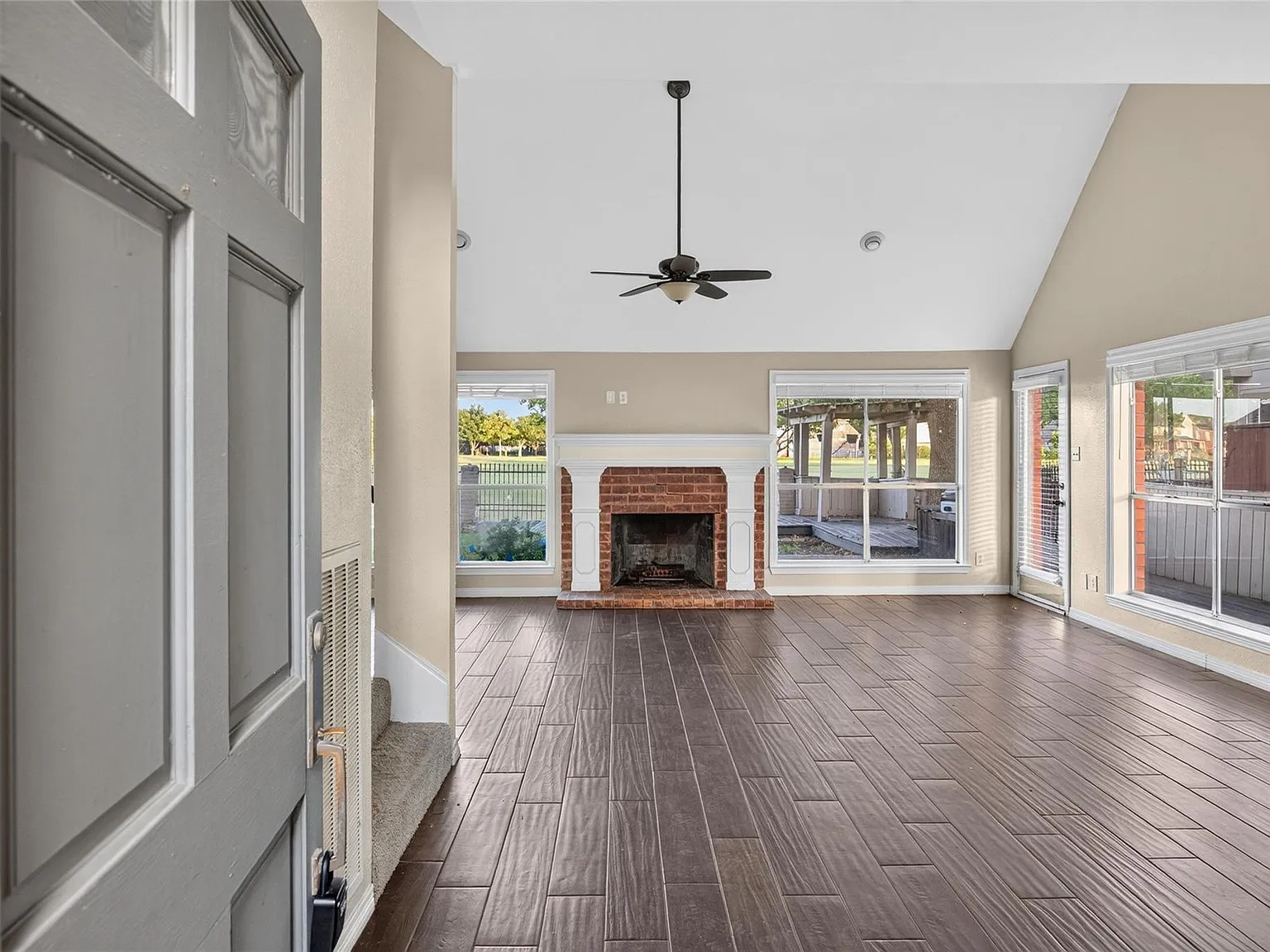 4 bed, 2.5 bath, 2121 sqft, $2,195 — Photo 3