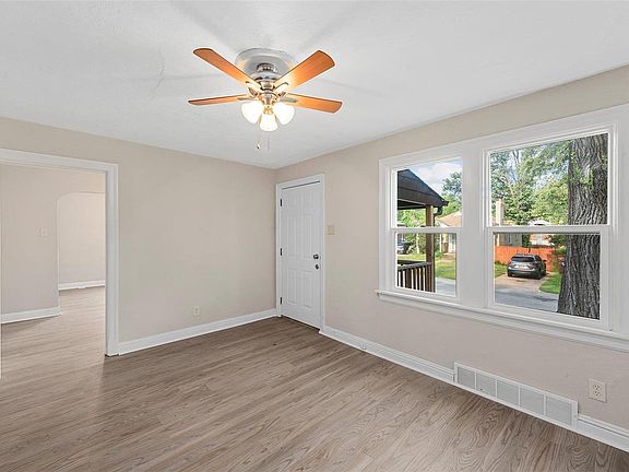 5th image of 230 Henquin Dr
