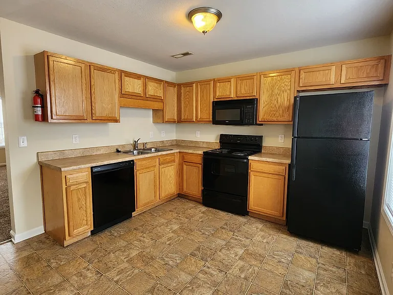 248-2C Executive Ave — Photo 5