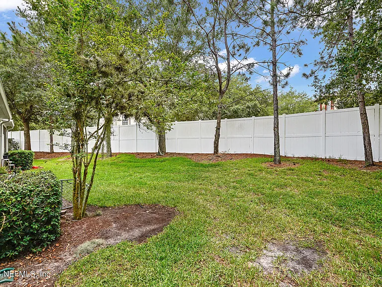 6791 Roundleaf Dr — Photo 6