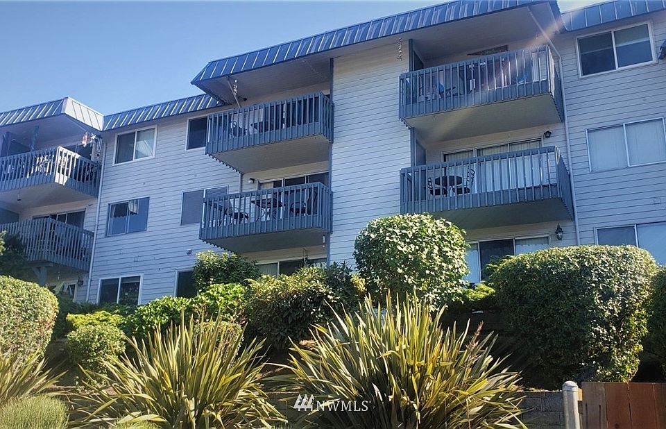 B building at Whaler's Village. This unit is on the 2nd floor (center of photo)