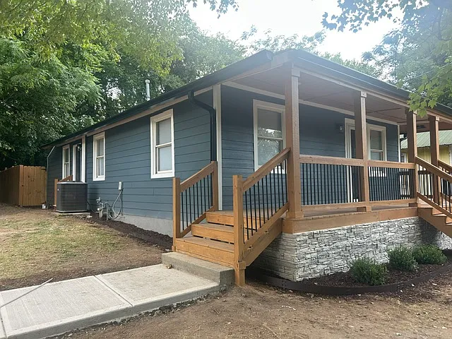 3 bed, 1069 sqft, $2,300 — Photo 2