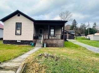 137 Valley St, Grafton, WV 26354