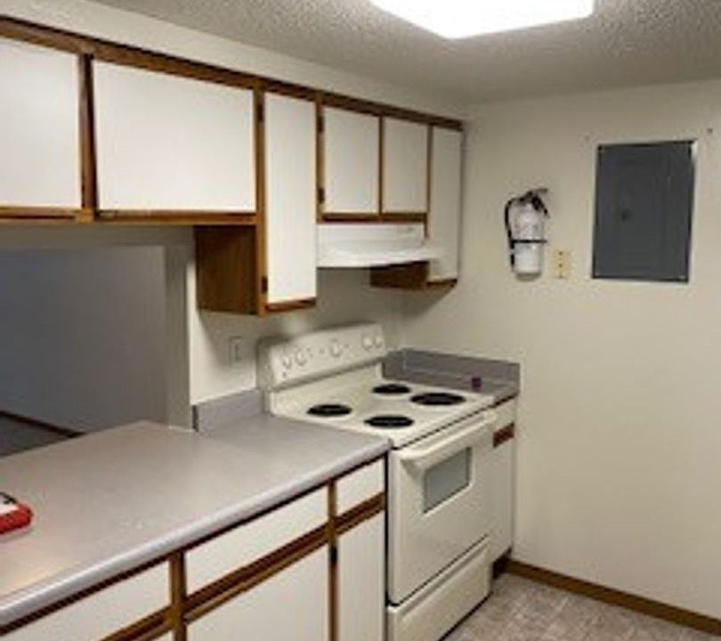 2nd image of 411-423 N Dubuque St #821c2e4c0