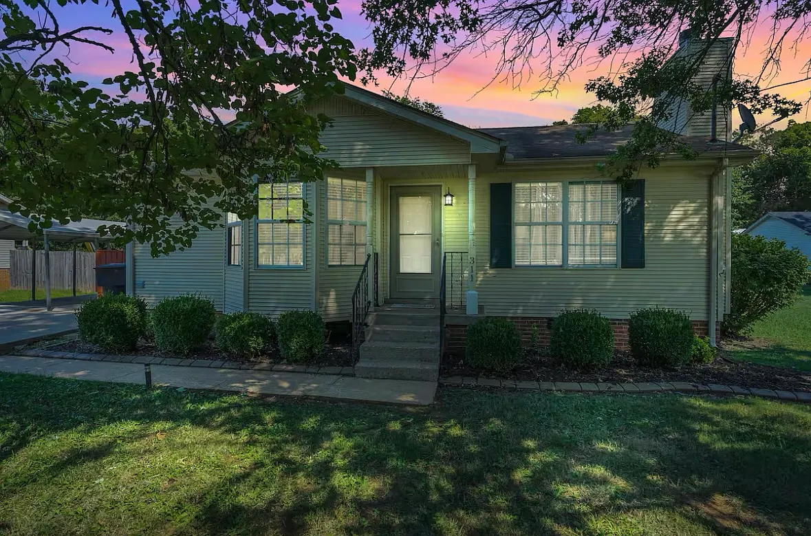 2 bed, 1100 sqft, $3,300 — Photo 1