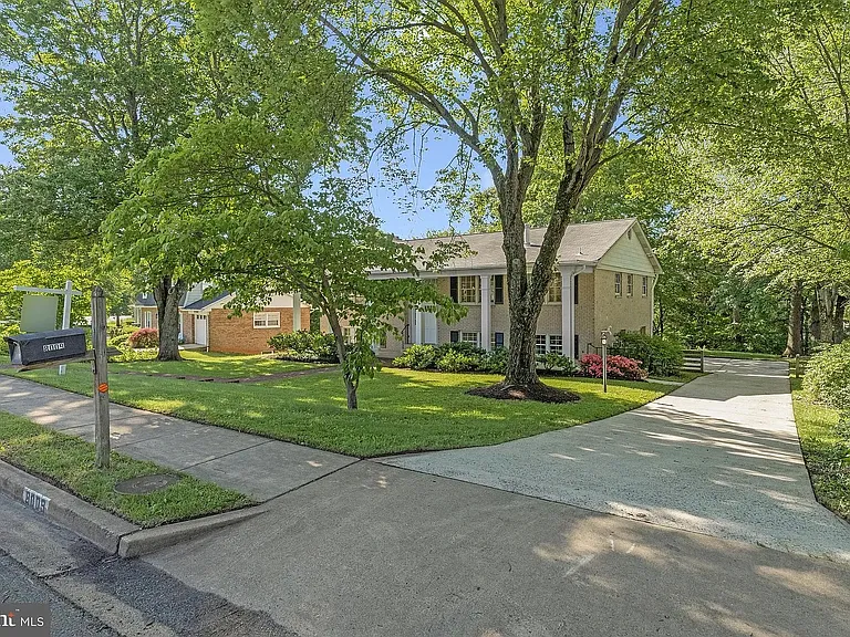 8009 Lewinsville Rd — Photo 4