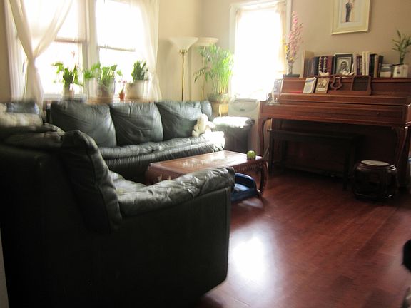 4th image of 1120 New Hyde Park Rd