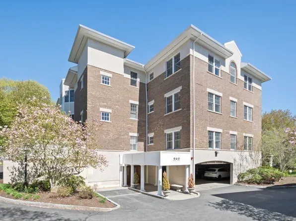 640 Hammond St APT 301, Brookline, MA 02467