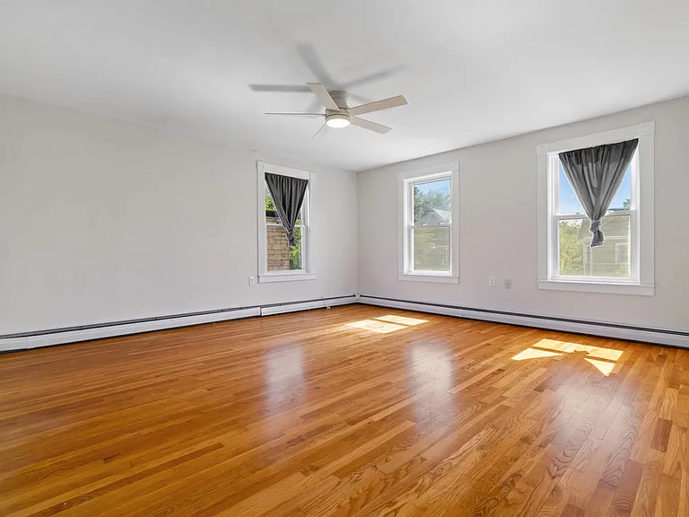 Large bedroom #1