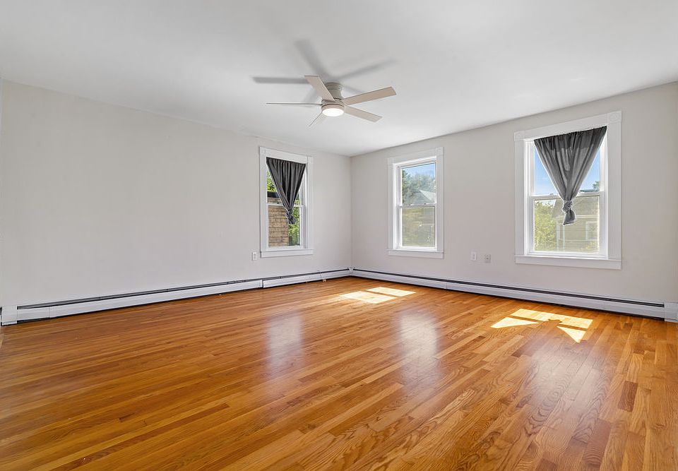 Large bedroom #1