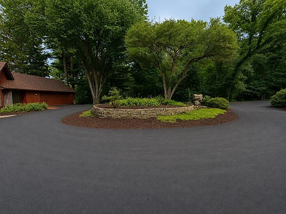 4th image of 7328 Kinnikinnick Dr