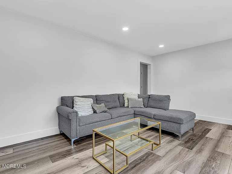 295 Jerome Ave — Photo 6