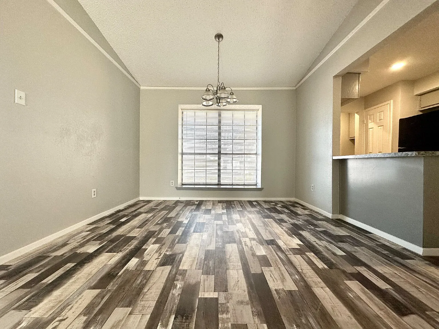 4 bed, 2.0 bath, 1689 sqft, $1,695 — Photo 3