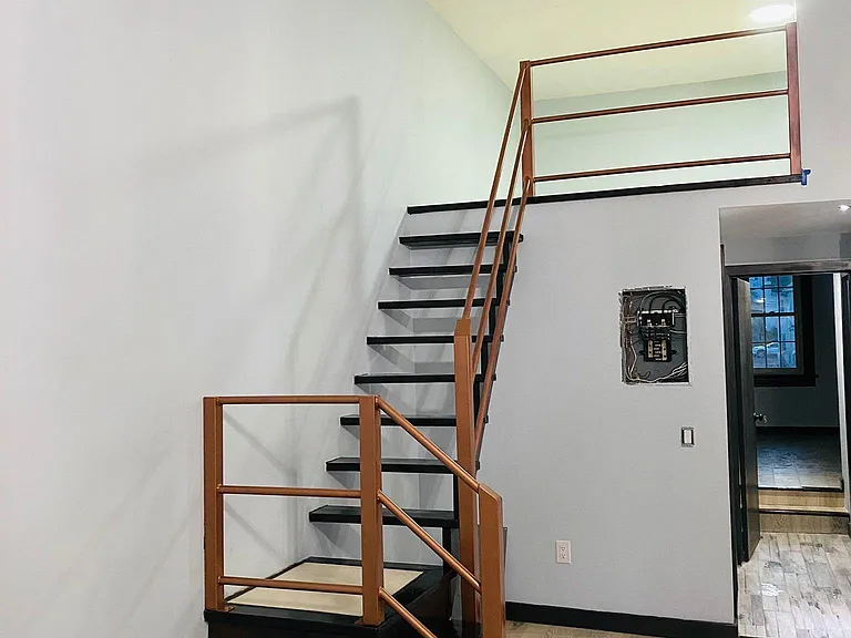 136 S Market St #B — Photo 3