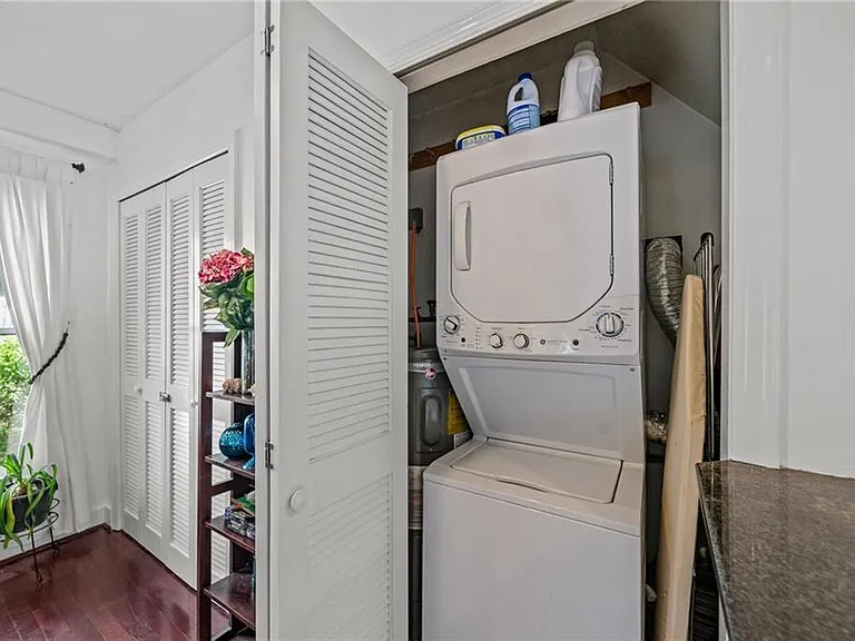 2 Lasalle Pl — Photo 14