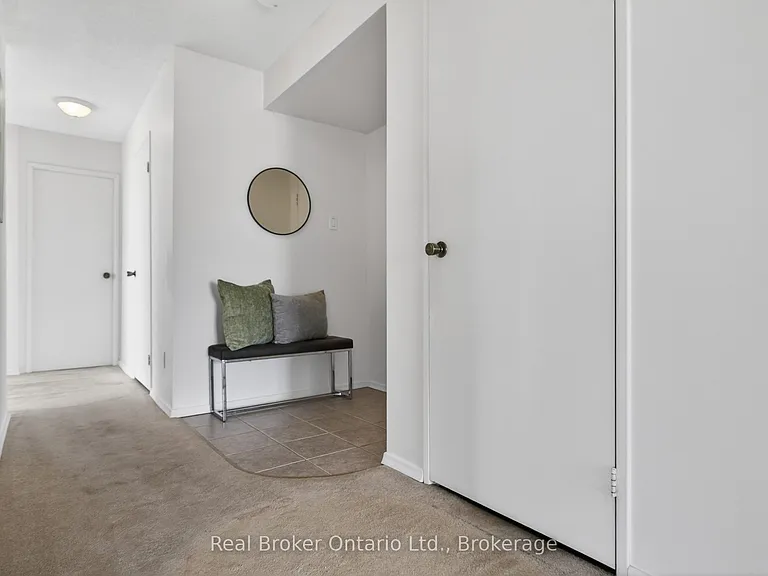 23 Woodlawn Rd E #811 — Photo 4