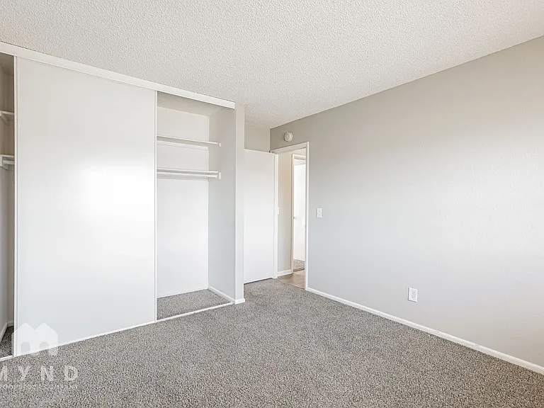 261 Queen Marie Ct — Photo 15