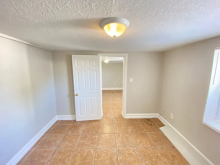 812 W Livingston St #B — Photo 12