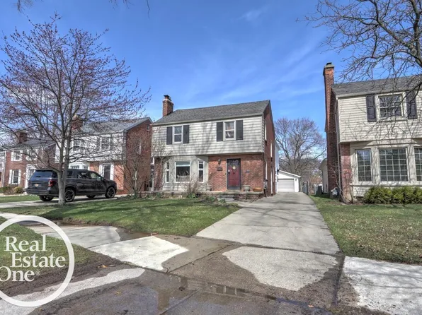 1812 Kenmore Dr, Grosse Pointe Woods, MI 48236