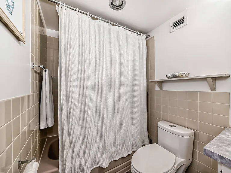 13910 Stony Plain Rd NW — Photo 29