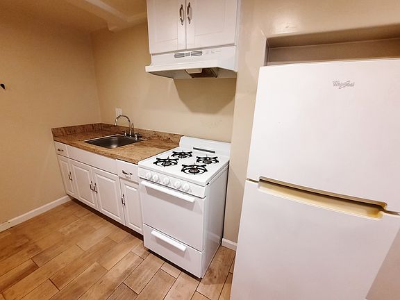 5th image of 910 N Orange Grove Ave #20