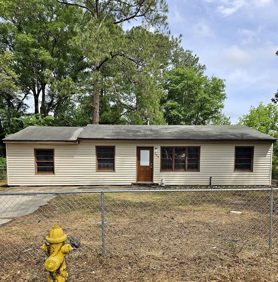 4 bed, 1190 sqft, $1,350 — Photo 1